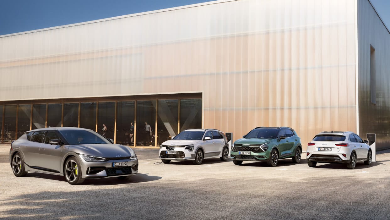 Technology that moves you. The Kia electrified range.