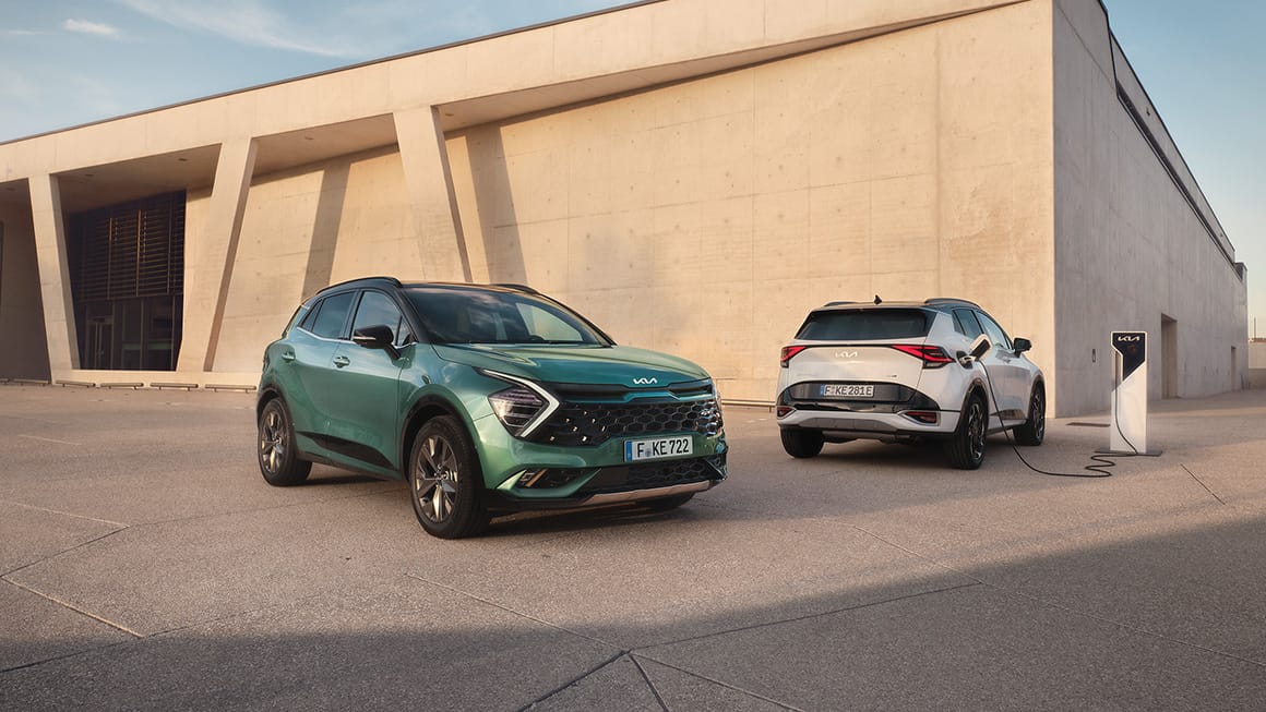 Kia Sportage, zwei Fahrzeuge, grün, weiß